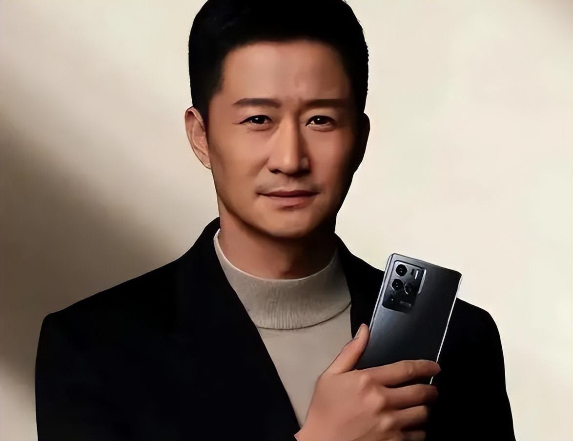 吴京未受iphone事件影响,继续为国产手机代言,消费者表示不想用