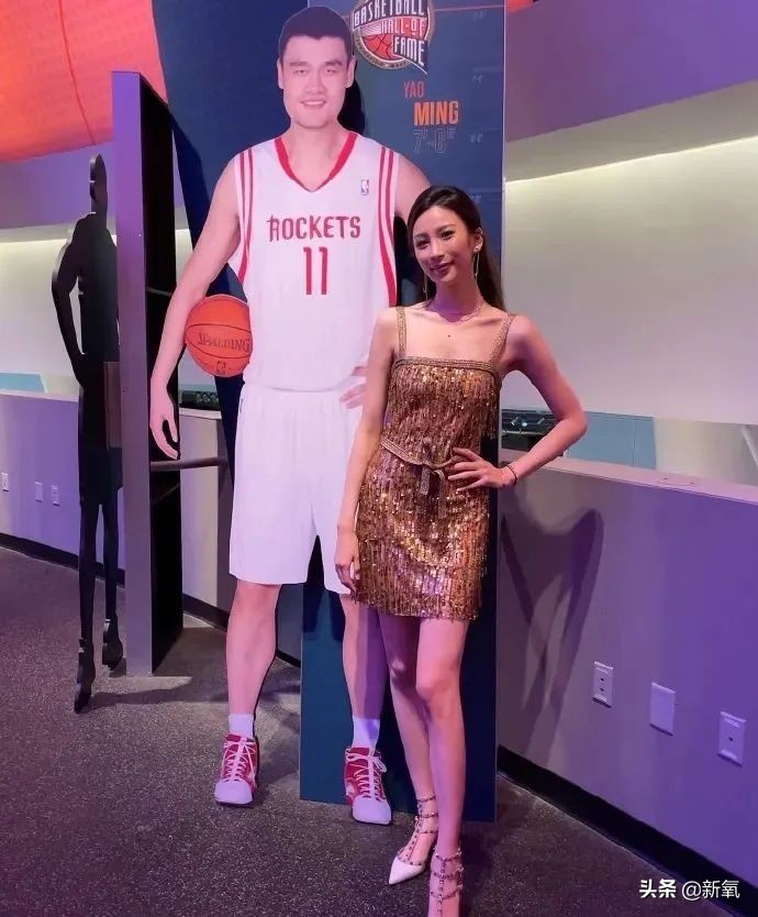 喜欢nba的中国女明星有哪些(她花钱买票看比赛，却被骂“球媛”？)