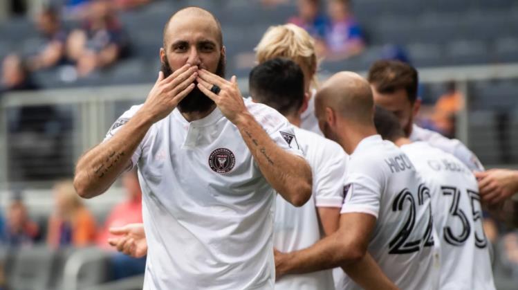 阿根廷西班牙双国籍（美国职业联赛，有25名10号球员，居然有19人来自西语系国家）