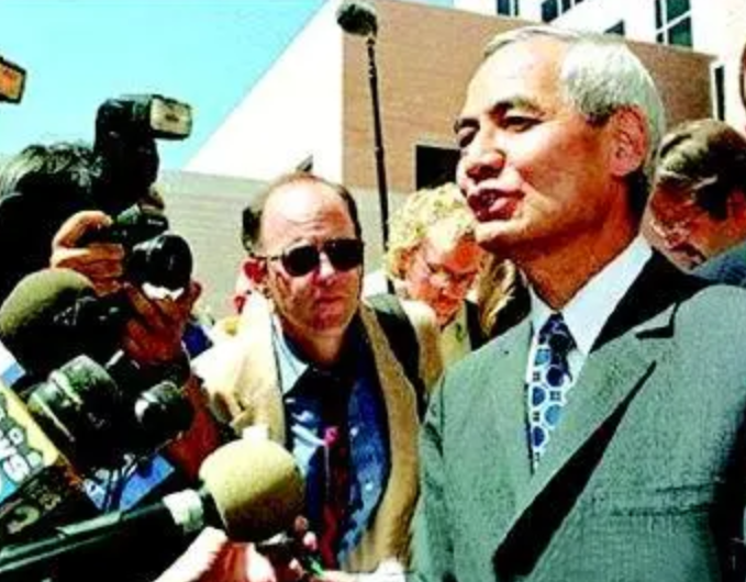 清华天之骄子移民北美，靠刷油漆悲惨过活，44岁跳桥惨烈自尽始末