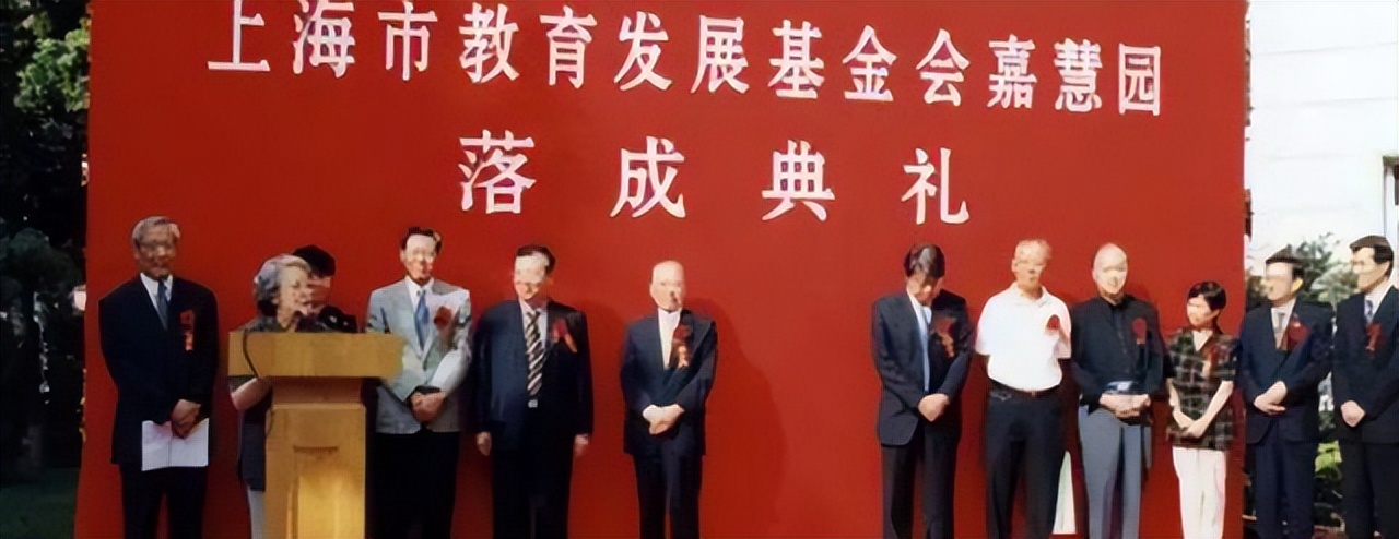 霍英东追不到，却转头嫁渣男，TVB大姐大汪明荃曾被她薅着头发打