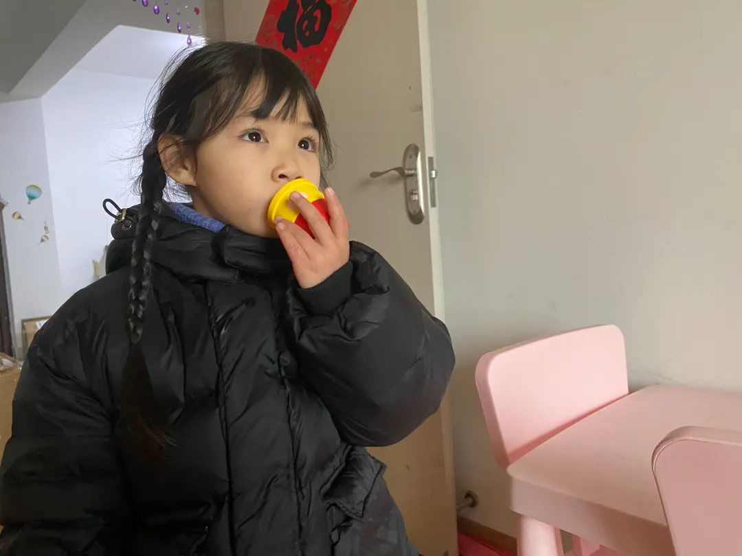 "父母长得不咋滴,孩子怎么这么好看",双面"天使"蓝