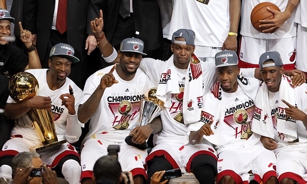 2020年的nba总冠军是谁(詹姆斯的4个NBA总冠军，哪个冠军最让你感动？)