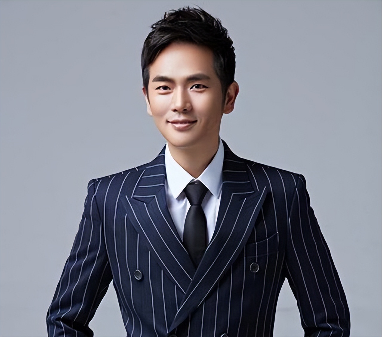 由于张晓龙低调处事风格,在演员行业上一直未能大红大火.