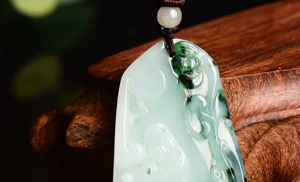 翡翠手镯怎么识别真假的方法(担心购买翡翠手镯买到假货，教你这几个小方法，正确判断好真假)