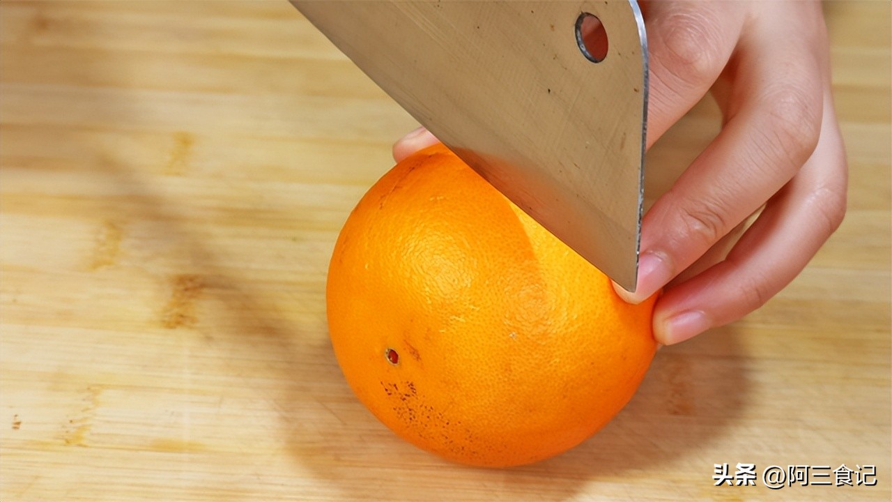 怎么切橙子吃起来方便（图文讲解切橙子的方法技巧）