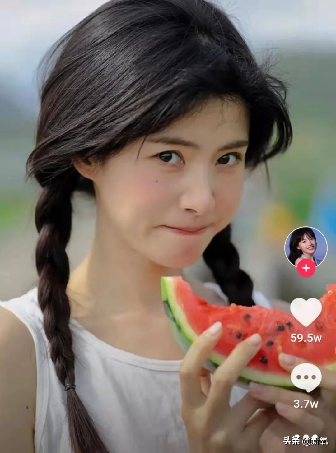 网红圈也出了个淡颜系美女！旧天台随便一拍她就火了？