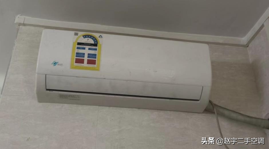 空调一会制冷一会吹自然风（空调一会制冷一会吹自然风外机不转）