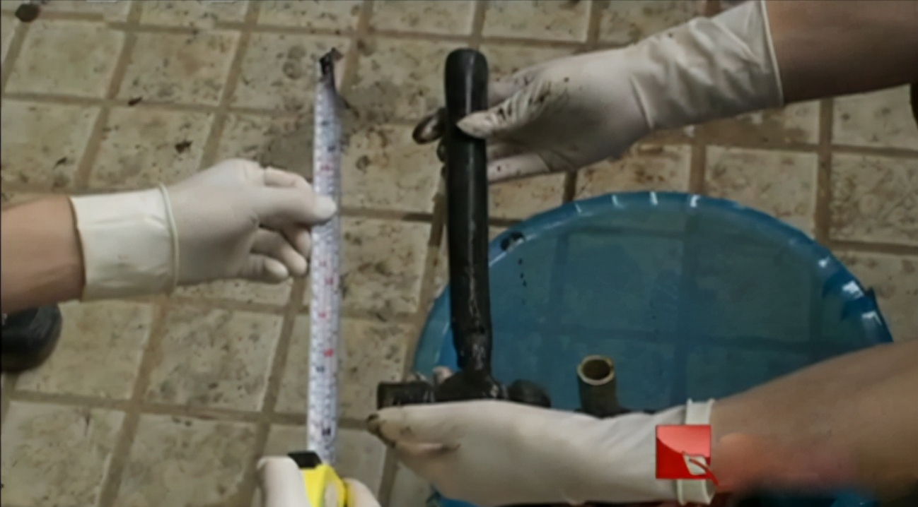 2011年，贺州一家四口被灭门，两枚脚印揭开凶手身份：死者亲妹妹