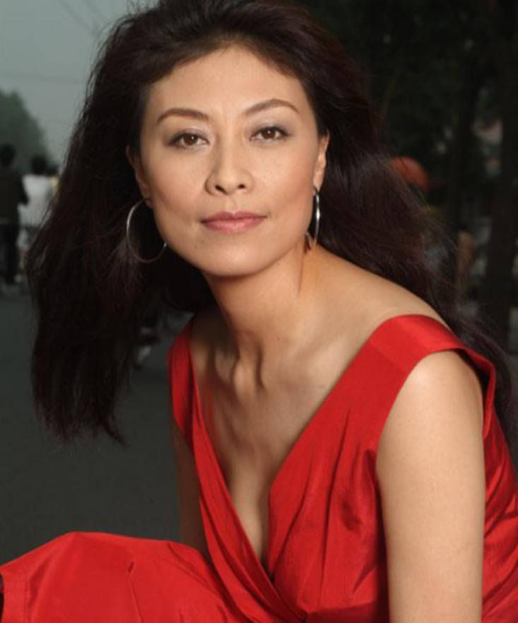 演员岳红:24岁获影后,产后5个月被丈夫李连杰抛弃,中年又患癌