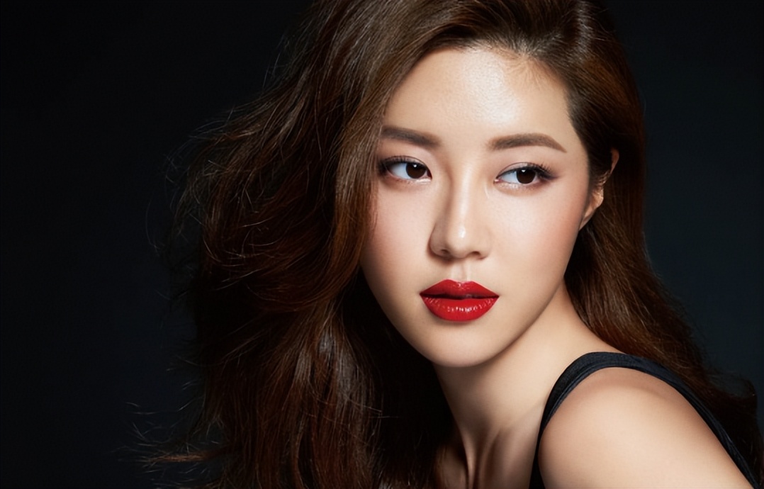 练习生),到2019年burning sun事件爆发前,1984年11月17日出生的朴寒星