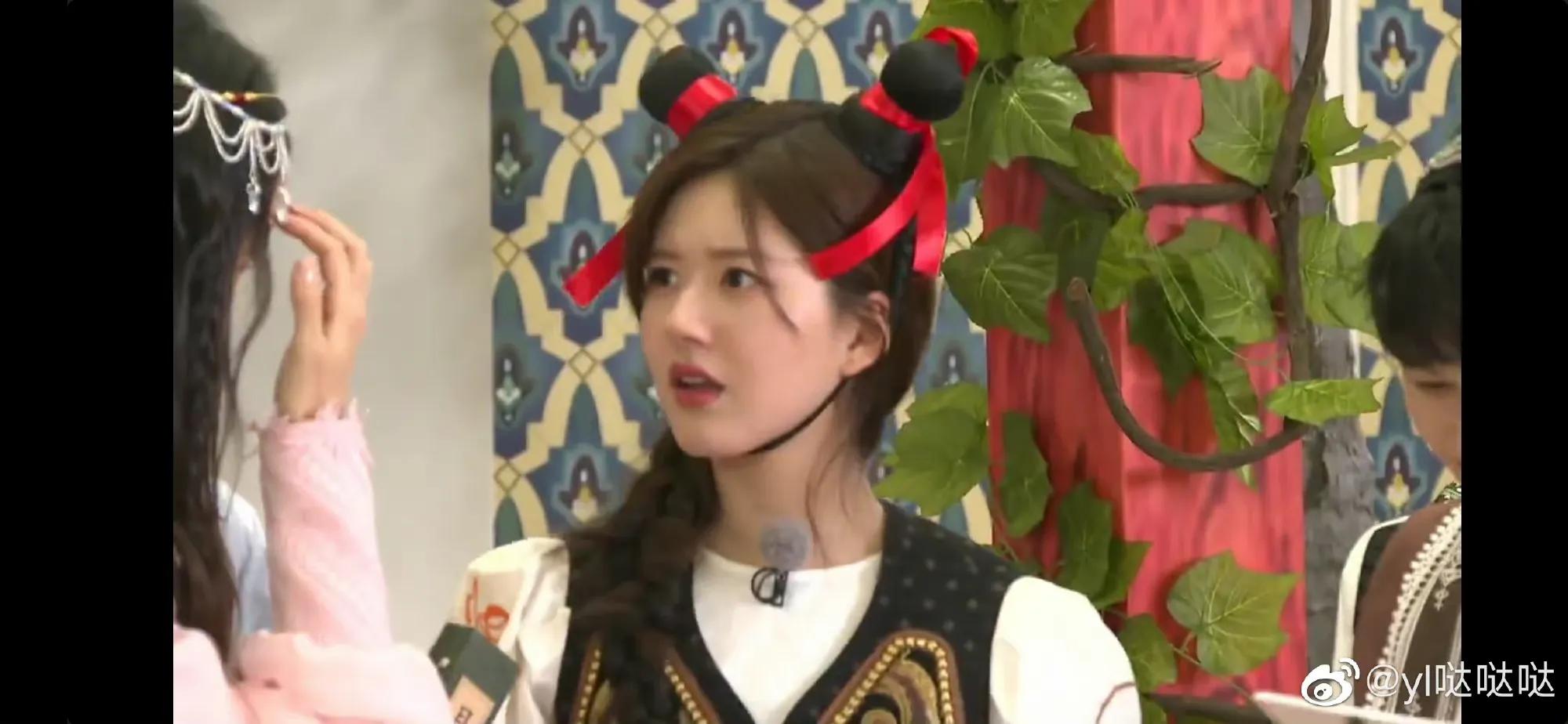 综艺《奔跑吧》直播截图中的赵露思小姐姐以及新疆收官路透哦