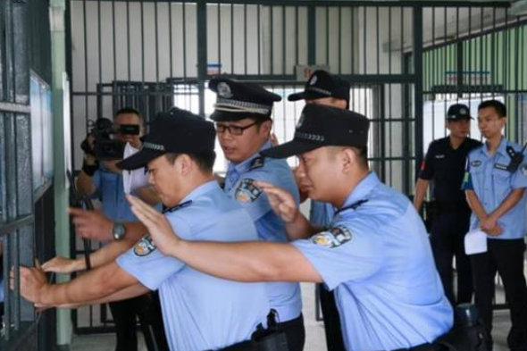 狱警行业将要“大扩招”，享受公务员待遇和编制，专科生也有机会