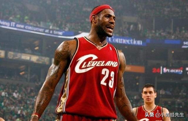 踢足球累还是打篮球（篮球运动量大于足球？）