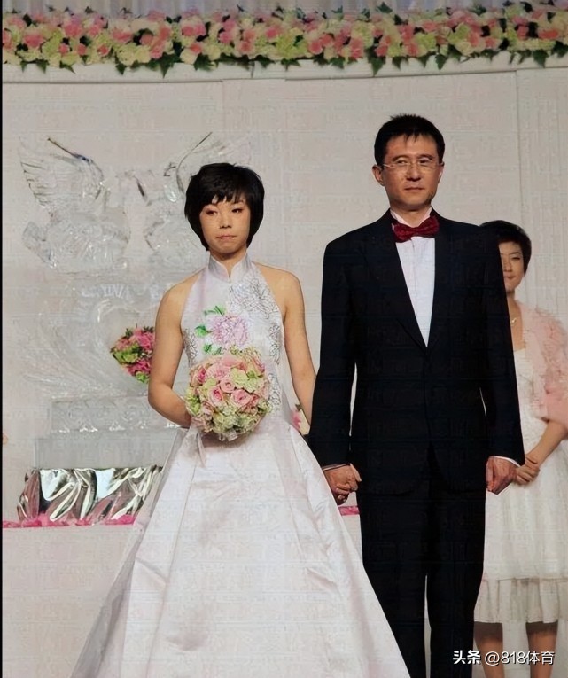 41岁张怡宁与61岁巨富老公庆生!28岁嫁香港豪门,生一双儿女仍美貌