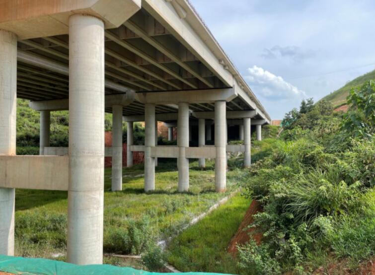 它是大广高速南康至龙南段复线即将投用届时新旧高速达10车道