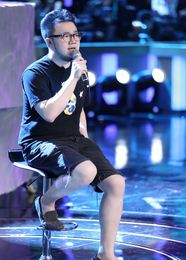 不受英达宠爱的巴图,和妈妈相依为命,如今和姐姐成为家里的骄傲