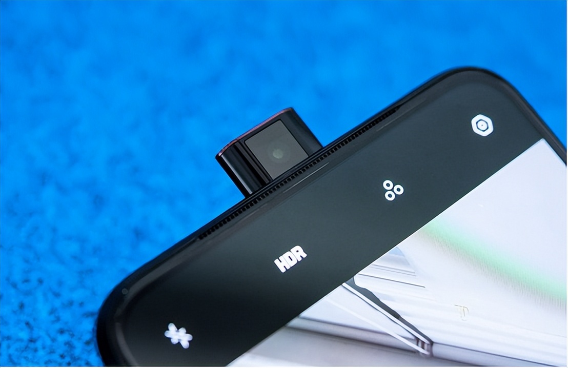 作为曾风靡手机圈的黑科技，升降摄像头为何被淘汰？网友：太厚重