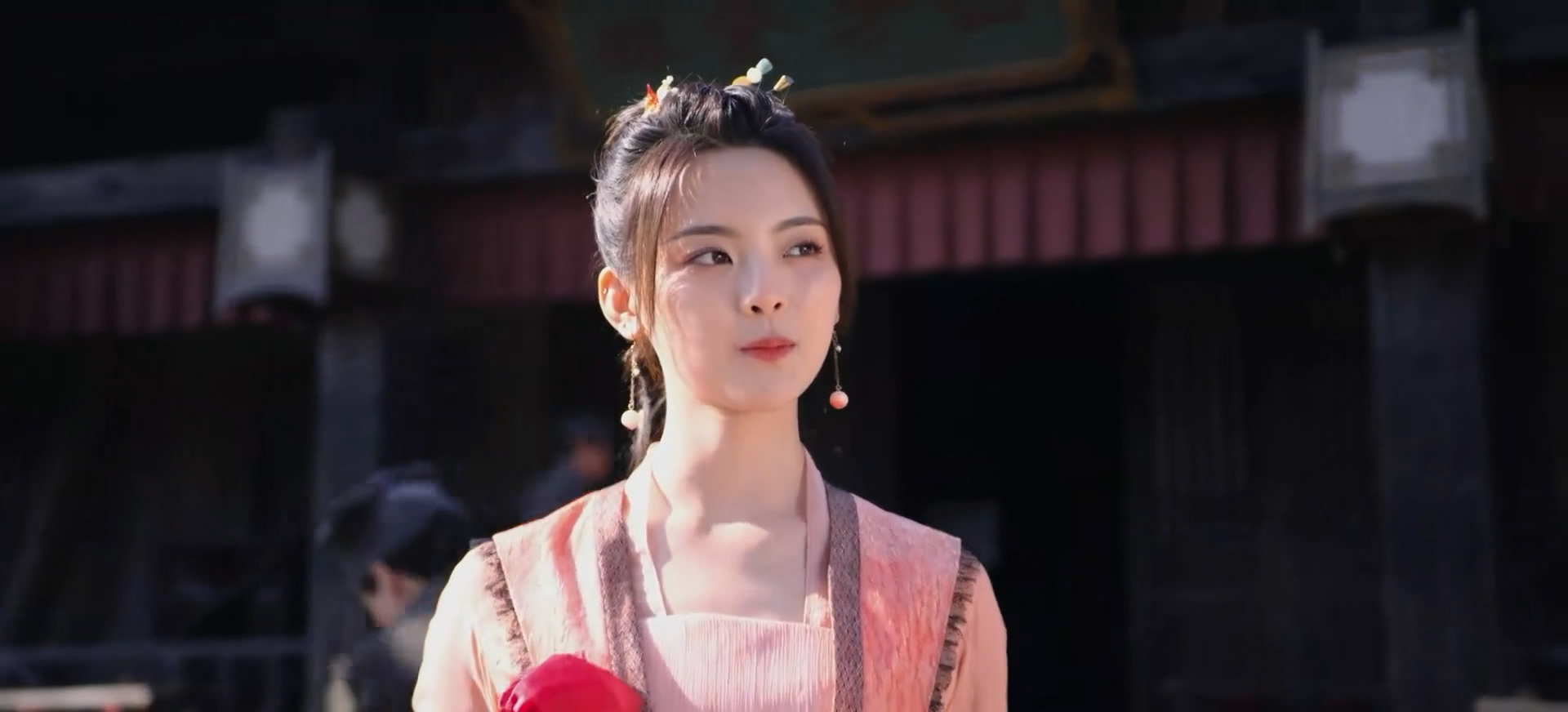 与TVB版《说英雄谁是英雄》相比，杨超越这一版真算上不上魔改