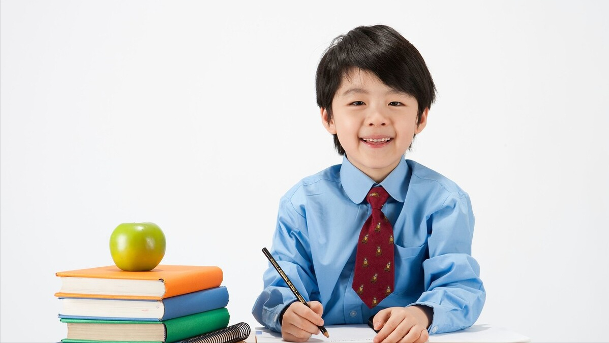 对于小学生而言，是家庭教育重要还是学校教育重要？