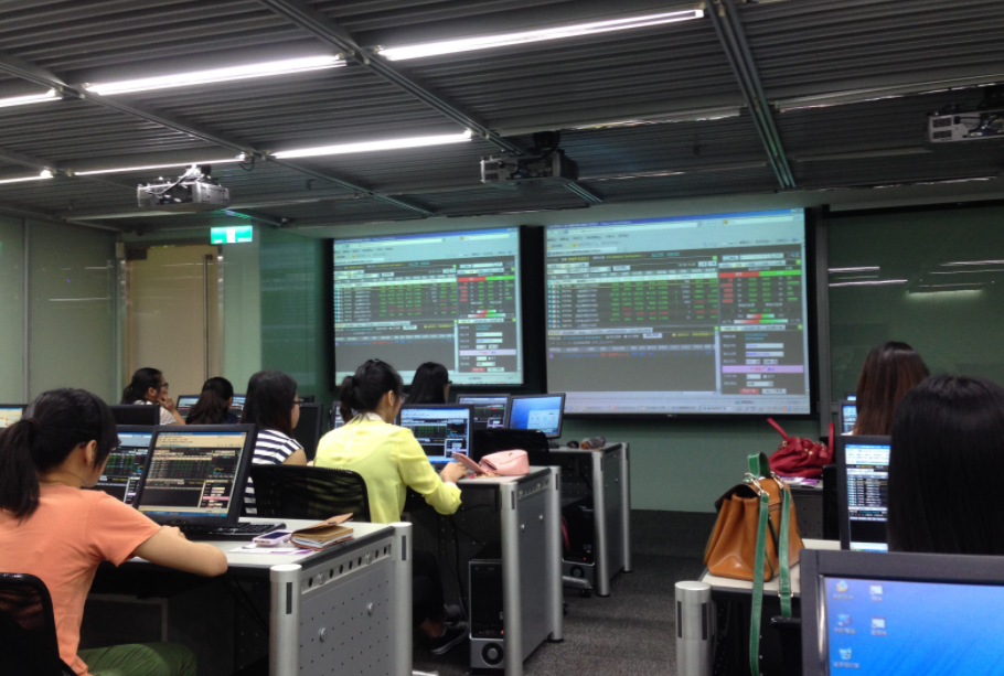 大学生专业“赚钱能力”排名，软件工程月入过万，数学仅排第九