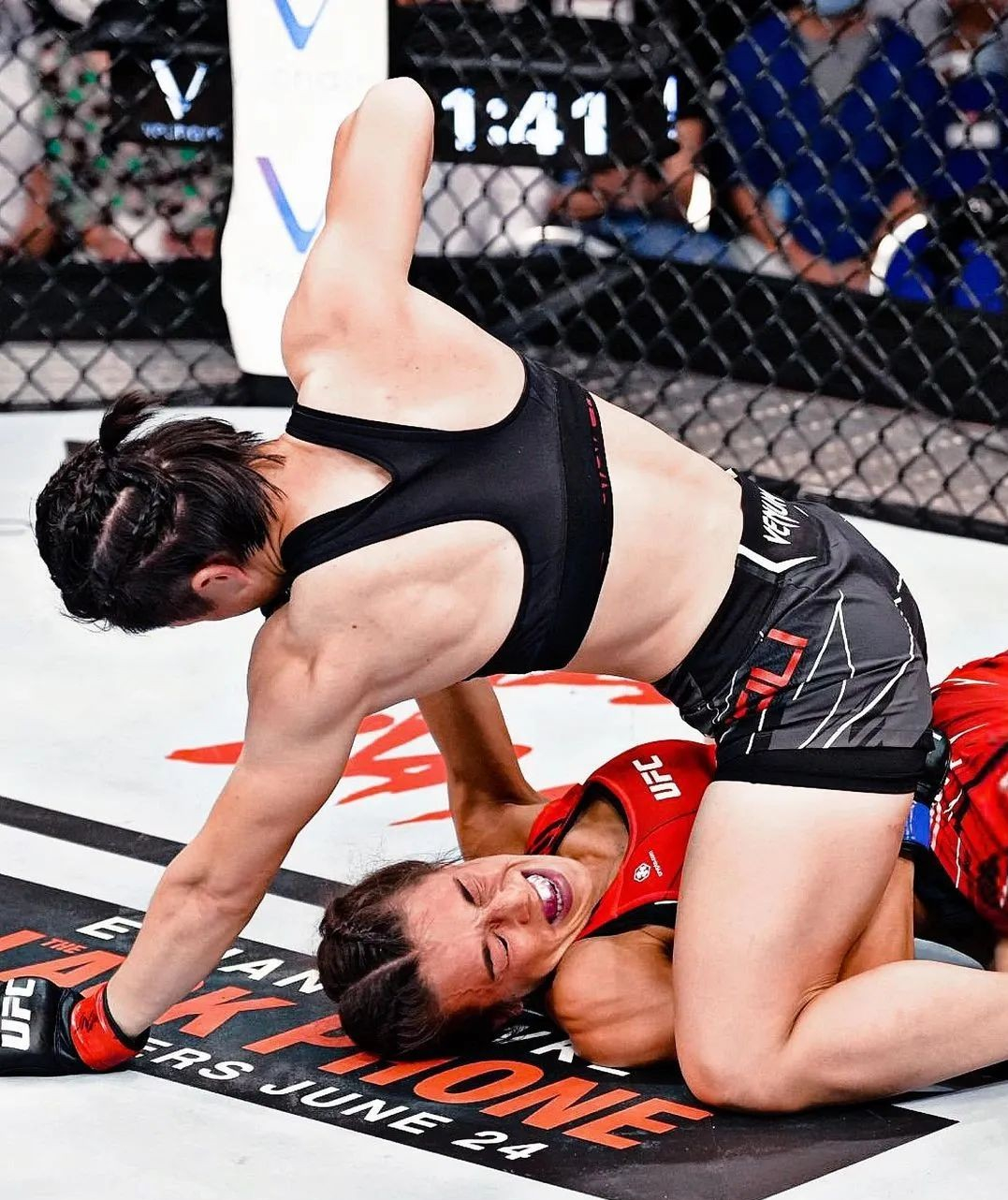 罗斯和乔安娜对战视频(张伟丽转身鞭拳ko乔安娜!