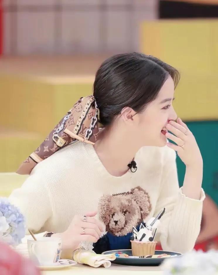 赵丽颖直播间带火了发带造型,可盐可甜,百搭神器非它莫属