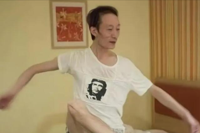 男版“杨丽萍”郭冷：对舞蹈的热爱近乎痴狂，46岁生活难以自理