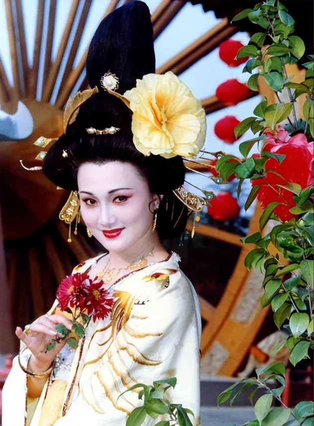 陈坚红:名模出身,身价过亿,嫁浪子王志文,受尽欺负也不放弃