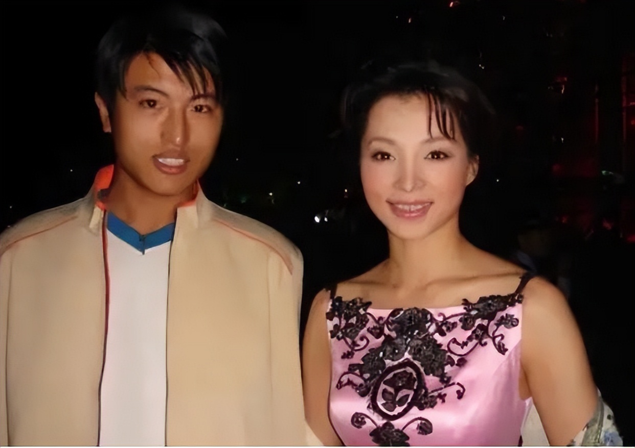 董卿的丈夫春雷简历(董卿的丈夫春雷的婚史)-友友