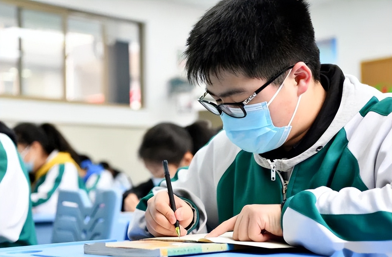 学生“文言文请假条”火了，趣味十足颇具文人风骨，老师自愧不如