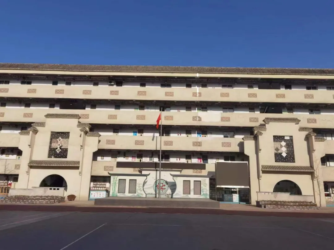 疫情下的众生相丨疫情暴发前夕，一小学校长做出艰难抉择