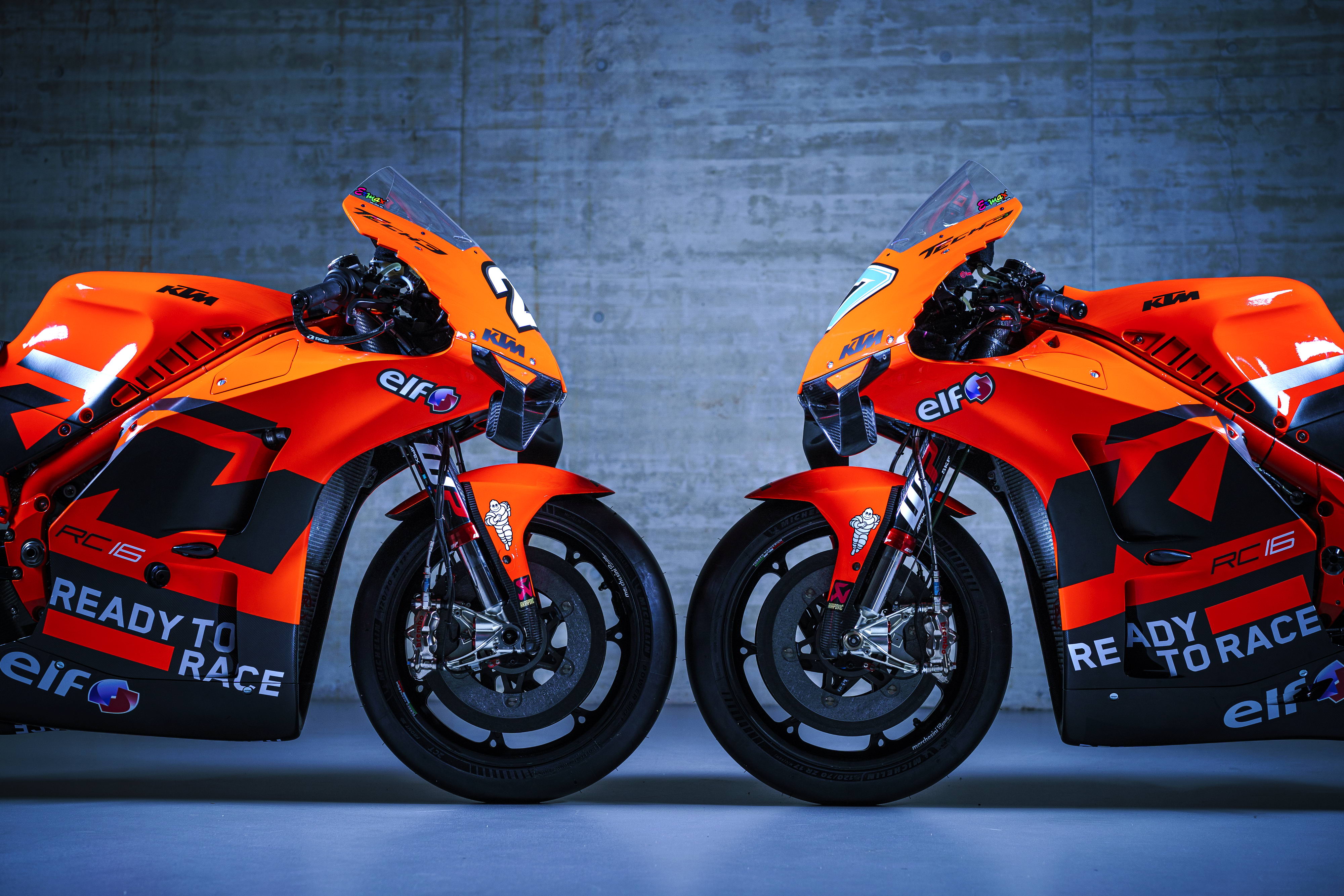 25号赛车手(MotoGP 2022：KTM MotoGP Tech3 车队的 RC16)