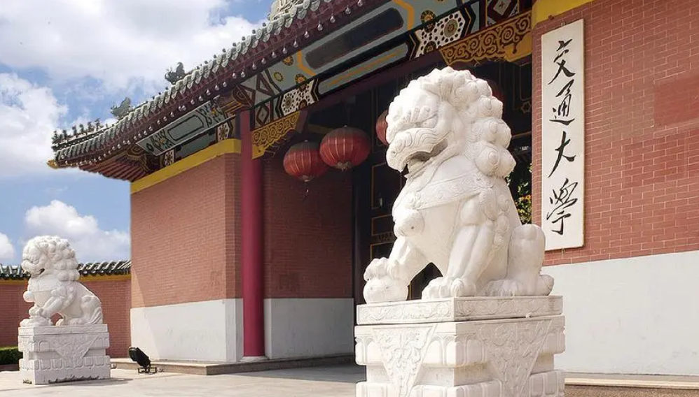 全国985高校共计39所，可以分为5个档次，最后一档处境“尴尬”