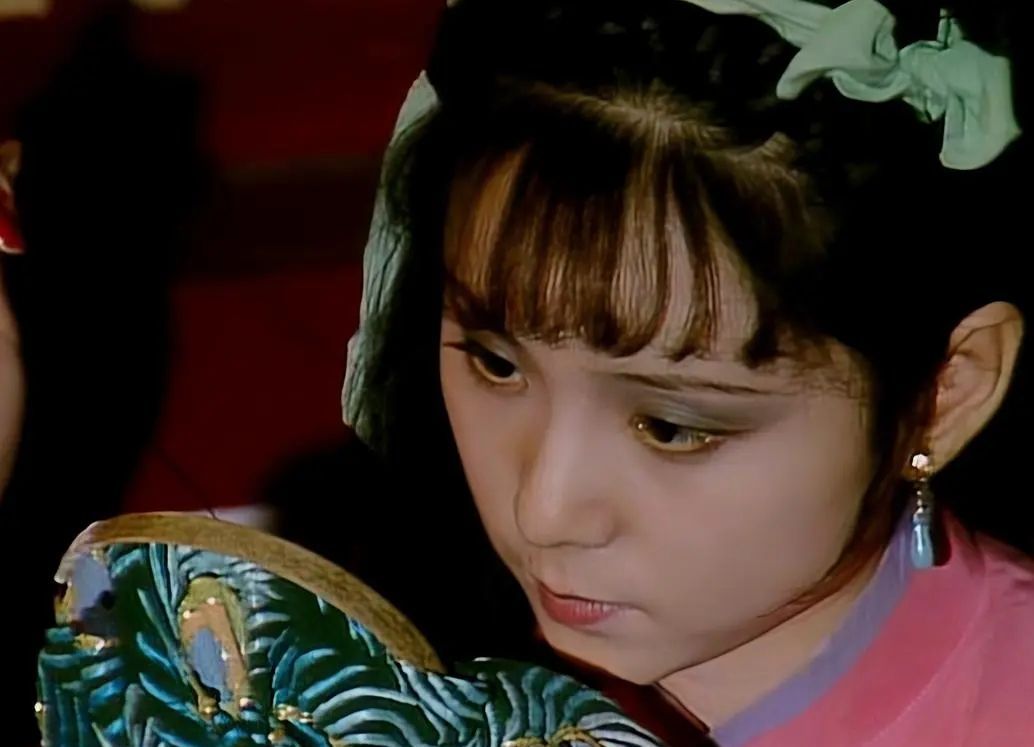 东方闻樱本色出演《红楼梦》，女孩都不和她玩，只和陈晓旭关系好