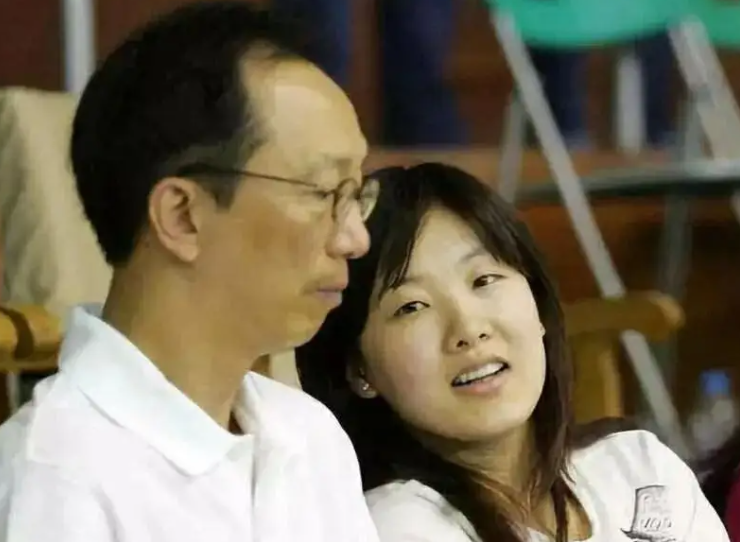 梁錦松個人資料（面對與梁錦松的26歲年齡差爭議，伏明霞回應：我喜歡成熟一點的）