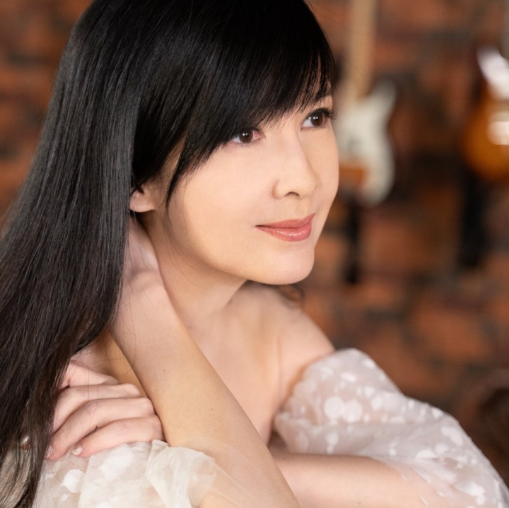 “玉女掌门人”周慧敏近况曝光，粉丝惊呼：岁月停留20年