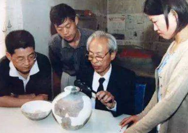 她是北大才女，却“抛下”丈夫，深居荒漠59年，82岁感动全中国