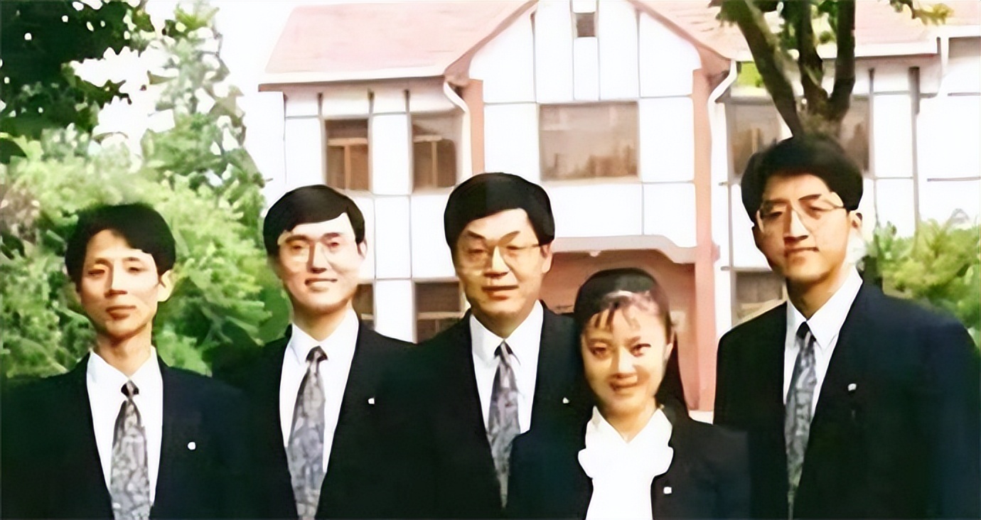 世界级辩论(1993年，“复旦4大辩手”狮城夺冠，为国争光，一跃成为全民偶像)