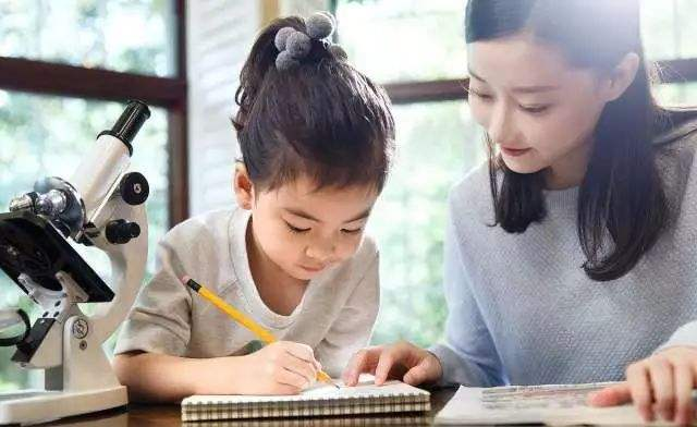 孩子写作业粗心、马虎、总出错，怎么办？专家：有技巧和门道