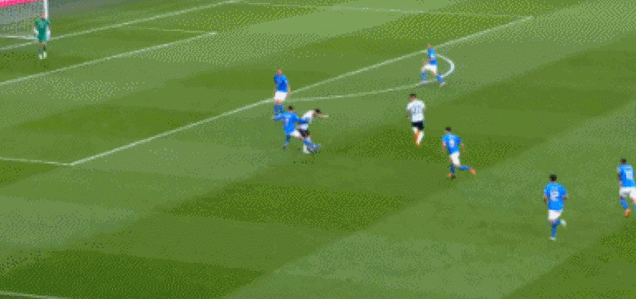 意大利阿根廷历史交手（3-0夺冠！3-1晋级！世界足坛刺激一夜：阿根廷卫冕，乌克兰进决赛）