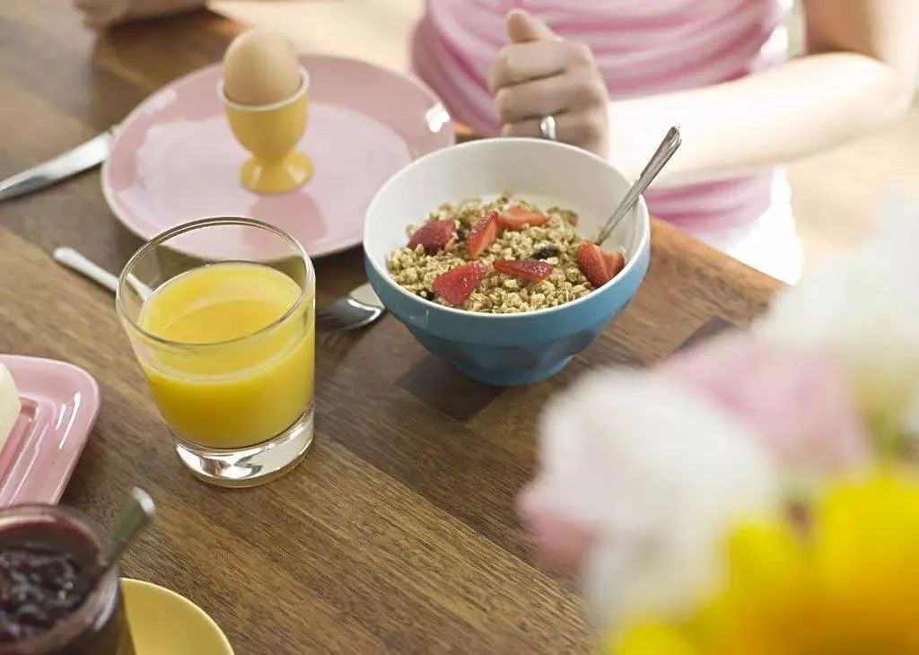 天生属于“易胖”体质的人，往往有这2个共同点，应该如何减肥？