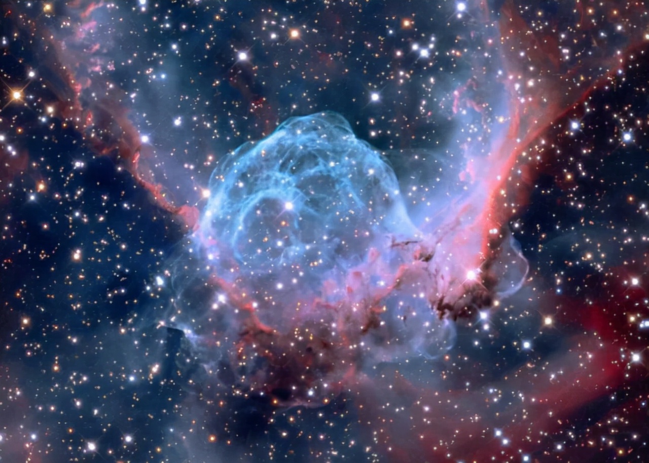 21张最震撼的宇宙照片,刚诞生的恒星,超级台风,冥王星的卫星