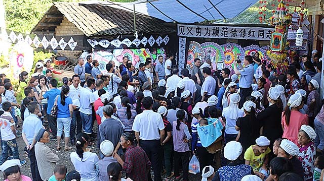 2014年，徐传红勇救母子3人牺牲，政府补偿66万，葬礼上千人送行