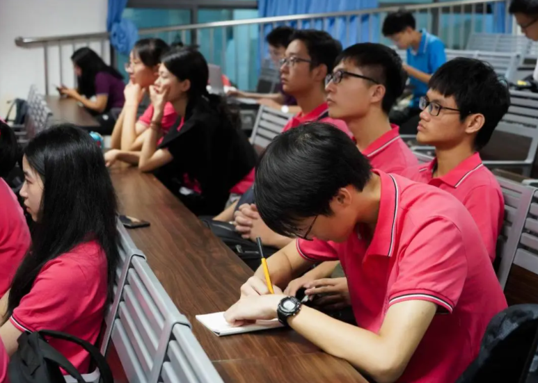 社会学家提出建议：男生尽量在大学找到对象，听完原因恍然大悟