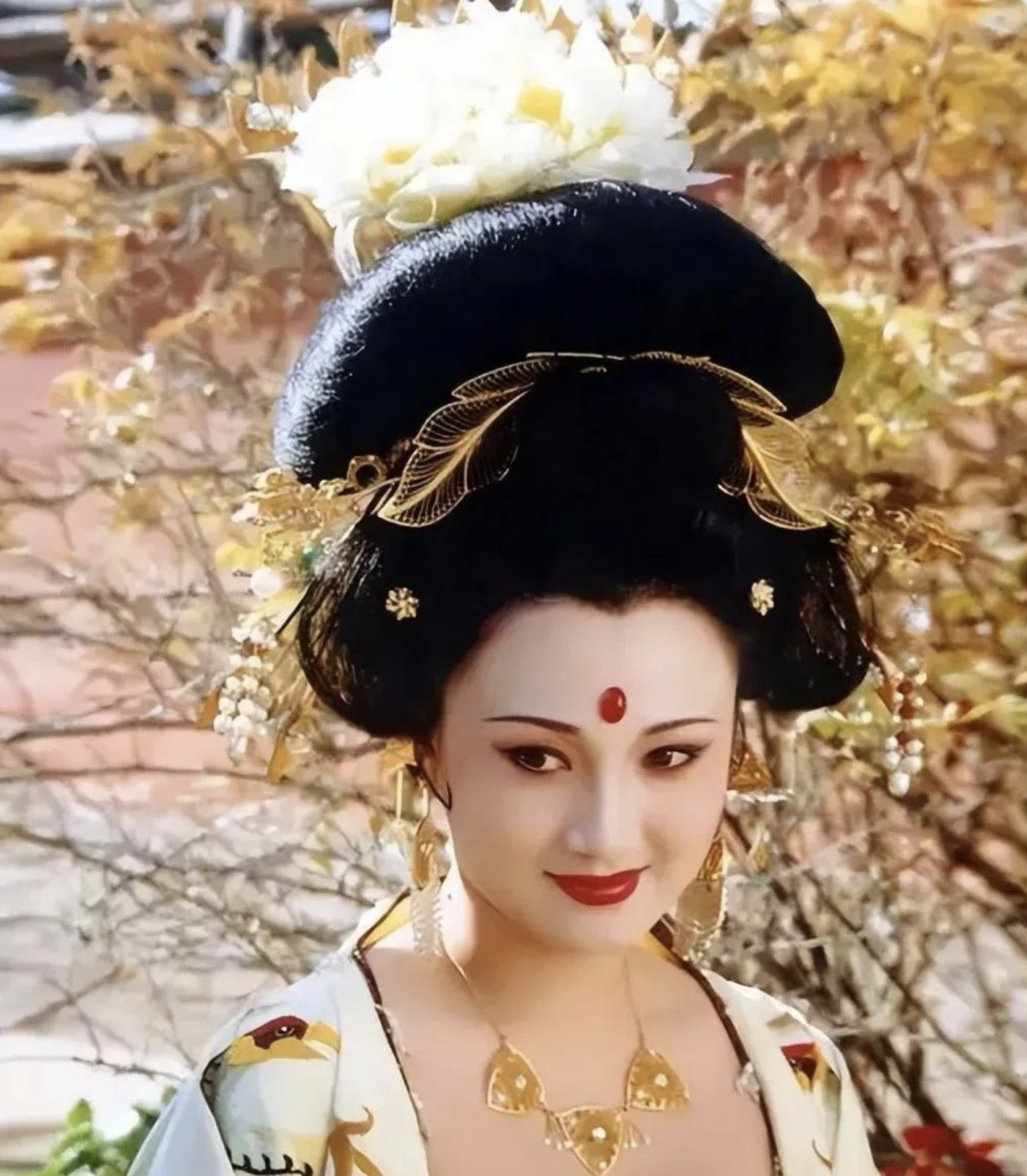 中国古典美人(8位好看的“中国式”天然美女，没整容没微调，颜值甩网红十条街)