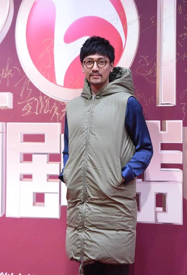 男明星在红毯上作的“怪”，穿丑衣、爱作妖，风头出尽