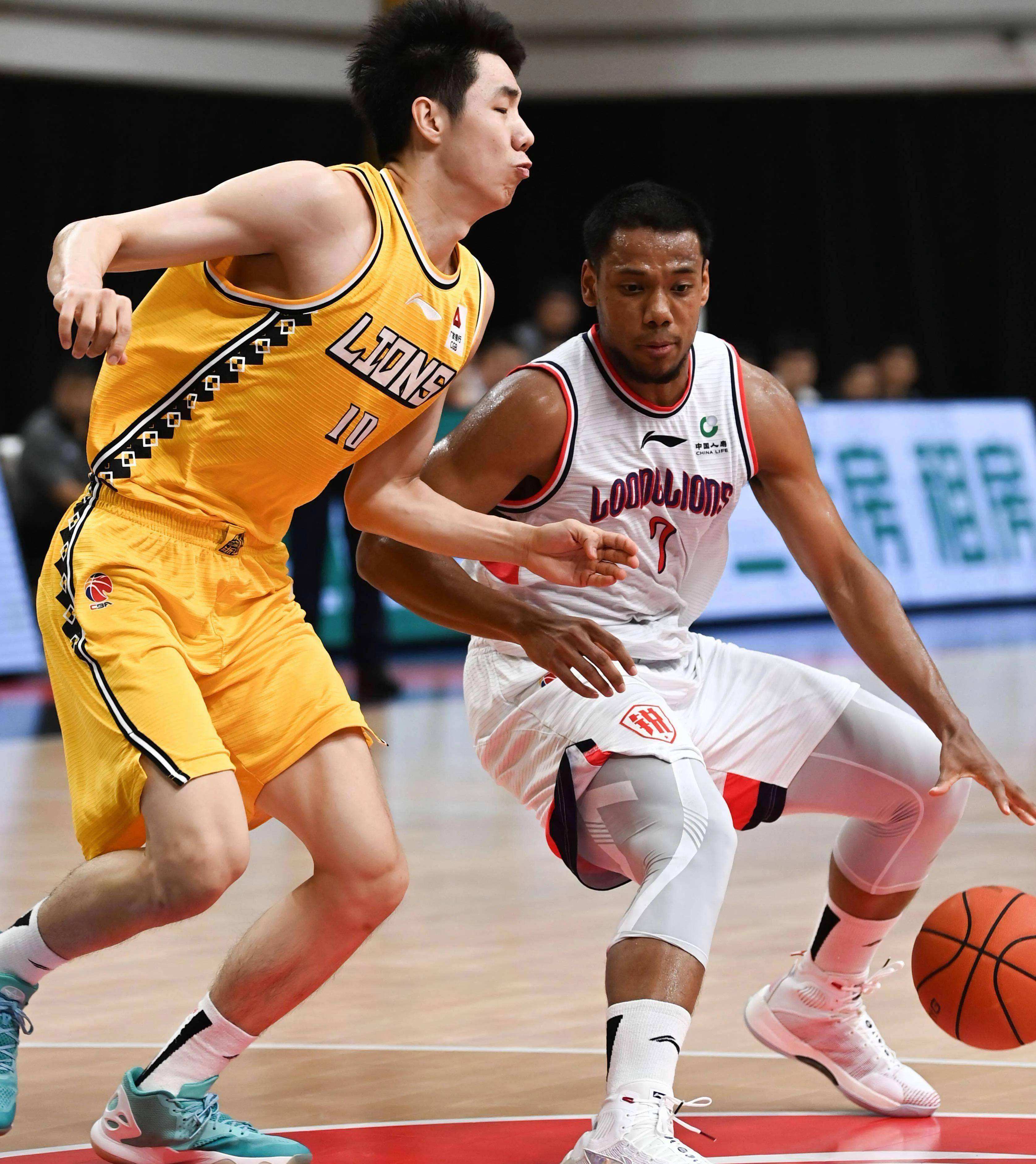 祝铭震CBA选秀（男篮国家队首位混血球员祝铭震，最佳3D球员，表现出色未来可期）