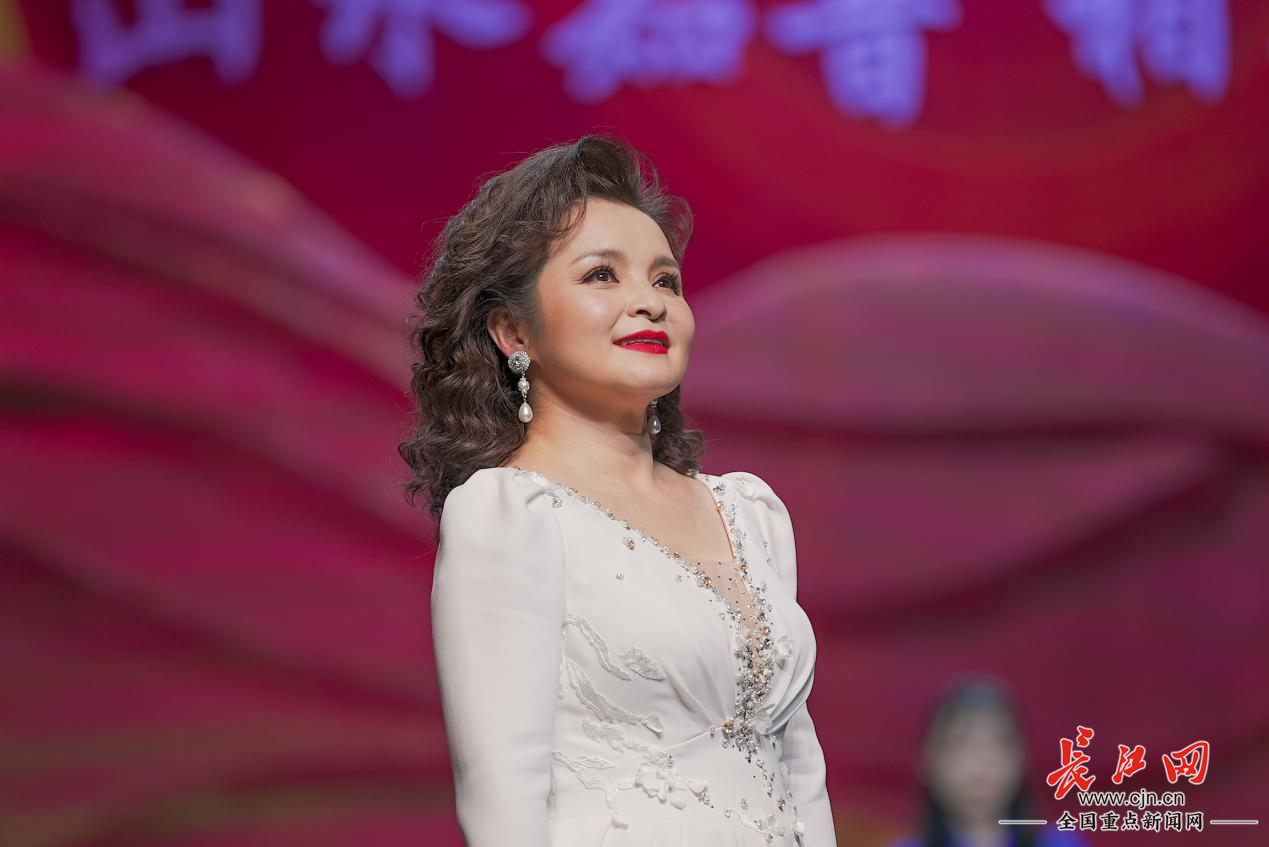 星光璀璨,郁钧剑吴碧霞刘丹丽等唱响长江民歌汇