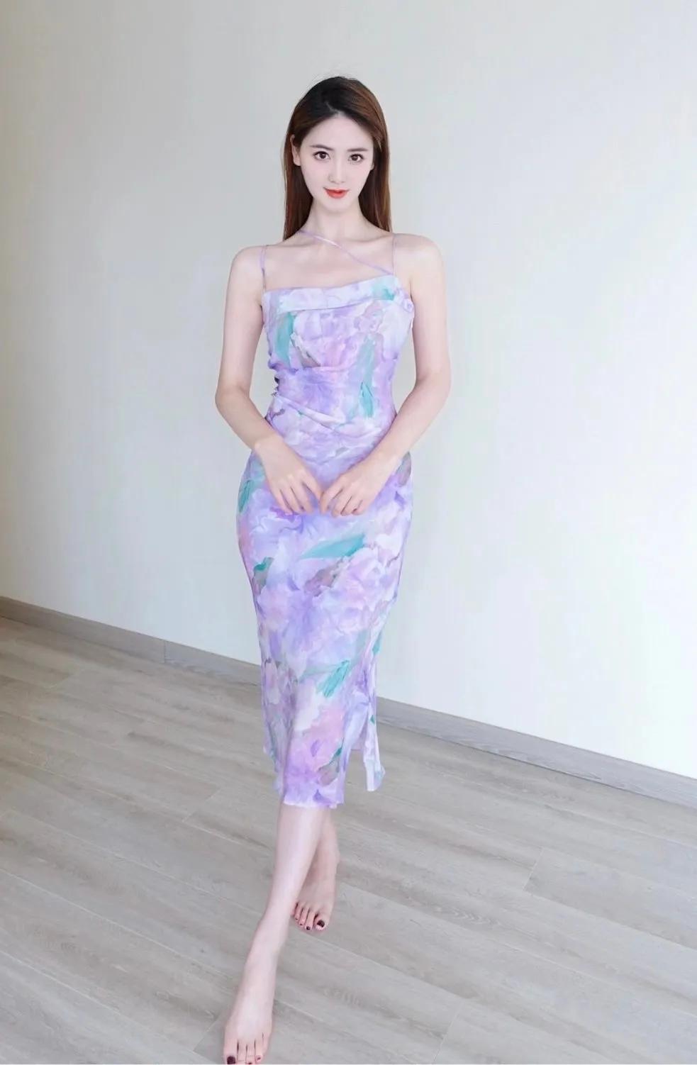 中国电影报道主持人李丹儿，生活与工作美照，颜值不输明星